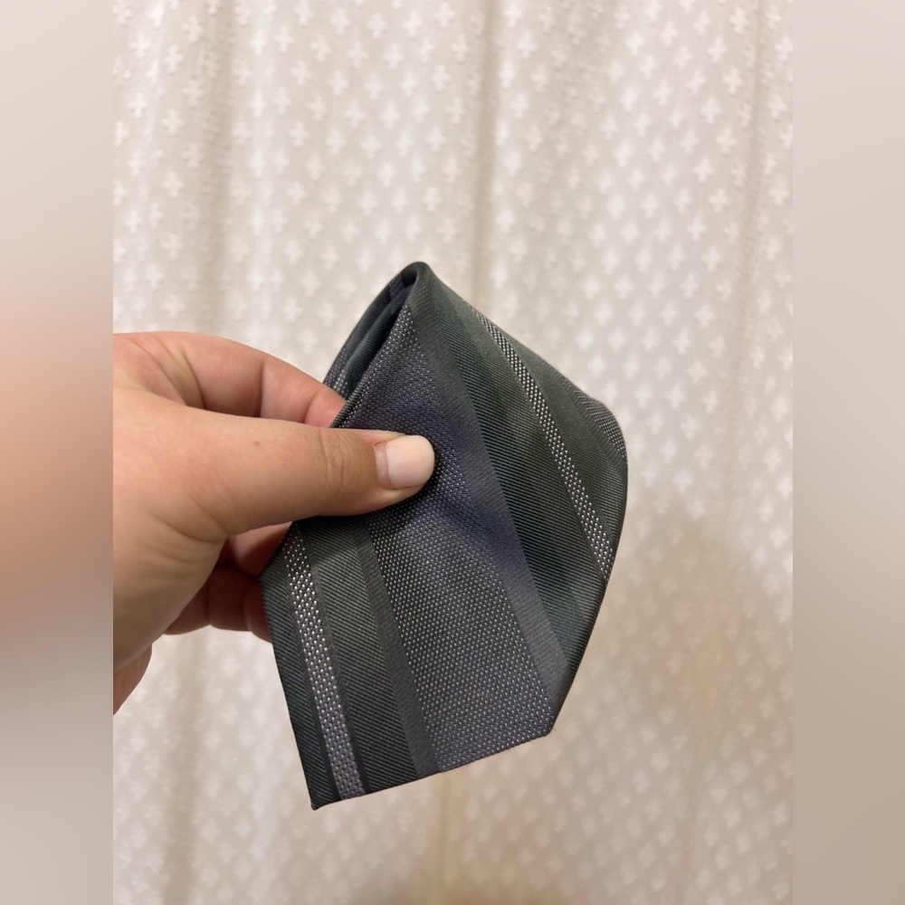Calvin Klein‎ Olive and Silver Silk Tie 57"L